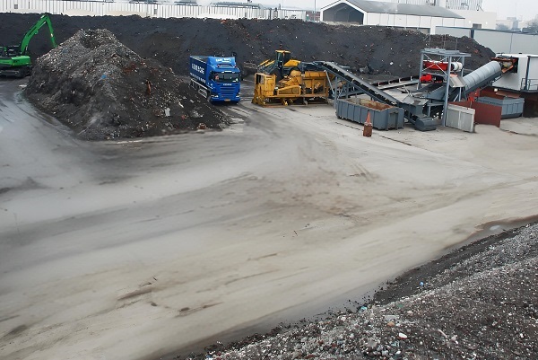 Landfill waste screening equipment