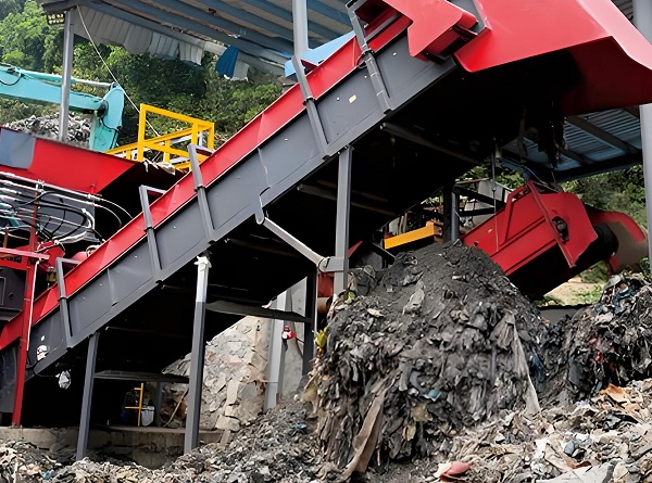 Landfill waste screening equipment