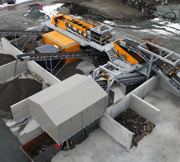 Landfill waste screening equipment