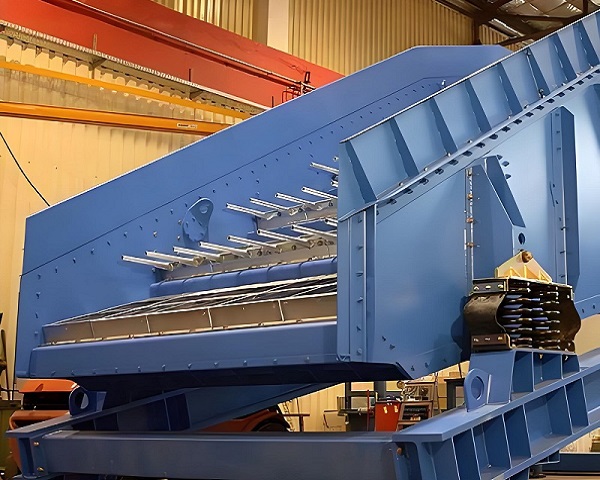 Characteristics of aged waste screening and the mach