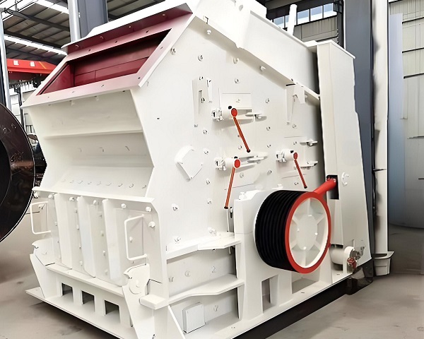 Construction waste crusher