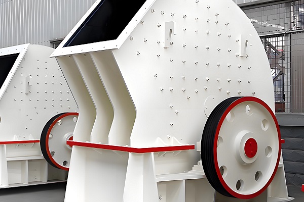 Construction waste crusher